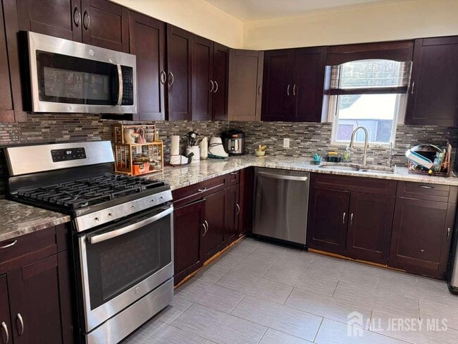 Building Photo - 10 Nutmeg Ct