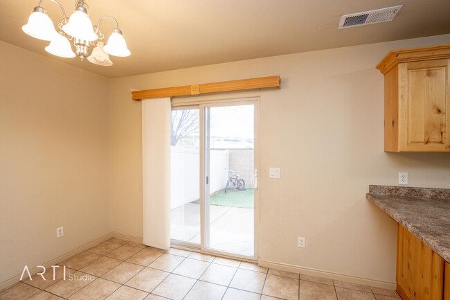 Building Photo - Move in Special 3 Bedroom 2.5 Bathroom In ...