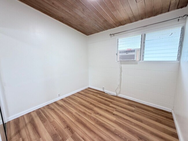 Building Photo - 1427 Puanakau St