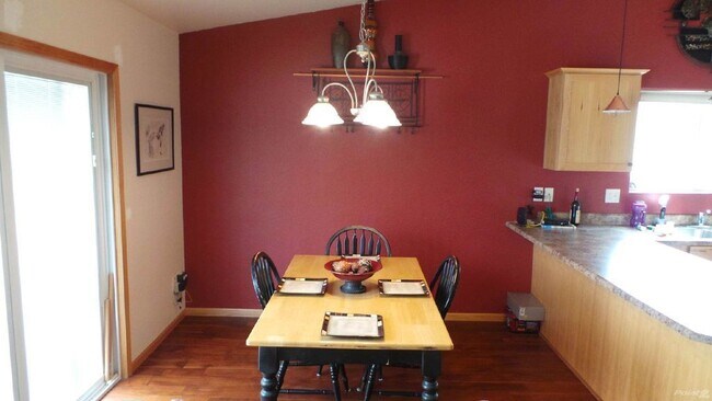 Building Photo - SPACIOUS | 3 BEDROOM | TOWNHOME | LOCATED IN AUBURN HILLS