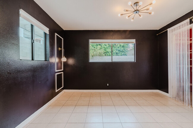 Building Photo - 52801 Avenida Alvarado