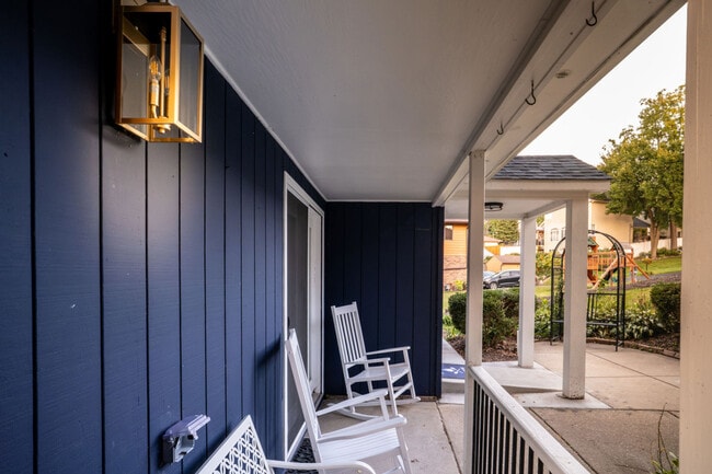 Building Photo - 184 Grand Ave