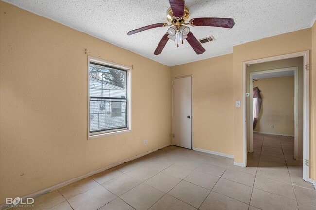 Building Photo - 3051 Amherst St