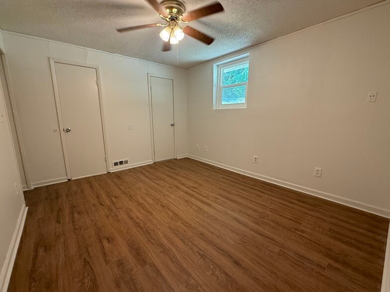 Building Photo - 8850 Woodland Dr