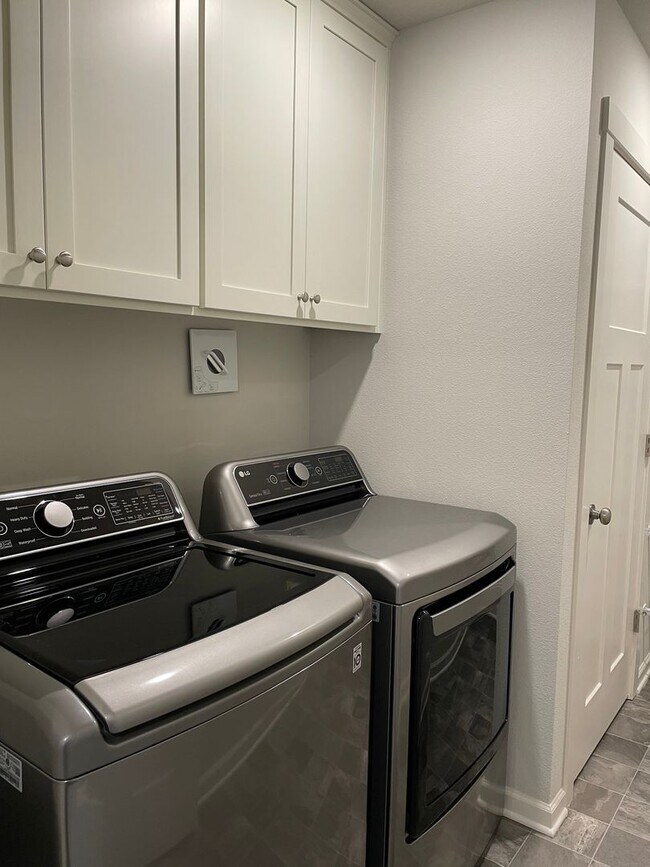 Building Photo - NEWER 4 Bed 2.5 Bath Home! Located near the Ridgefield Outdoor Recreation Center, equestrian faci...