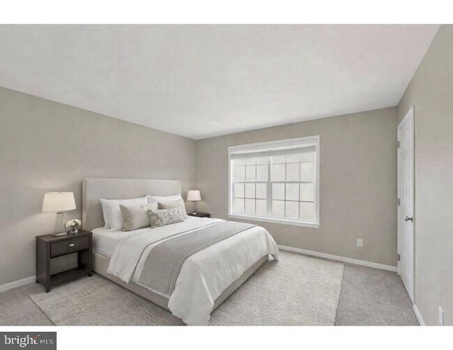 Building Photo - 208 Liberty Cir