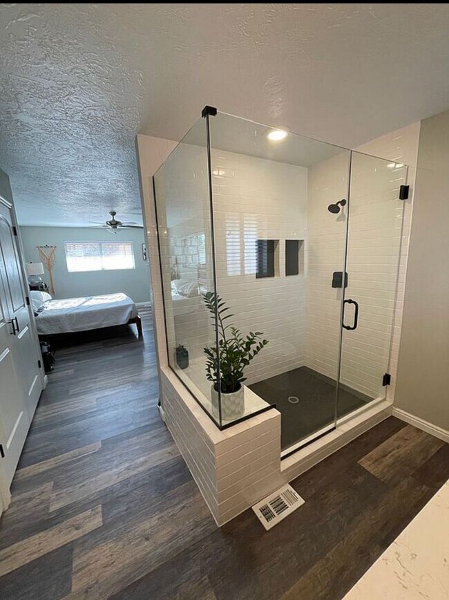 Building Photo - Unique & Fully Renovated Bloomington Home
