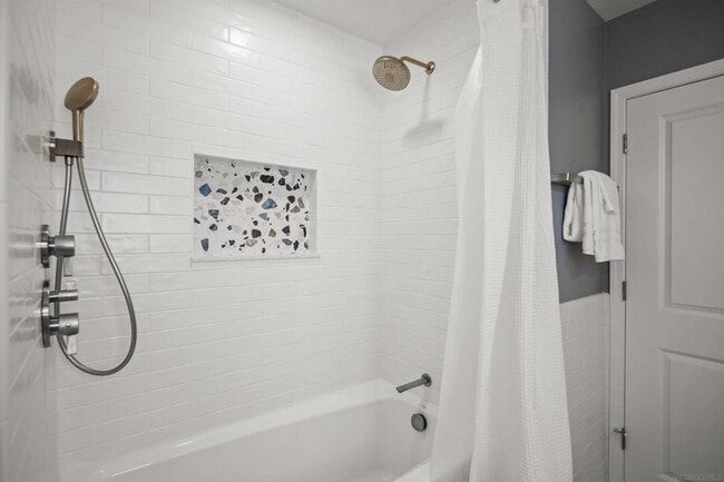 Building Photo - 1040 Alameda Blvd