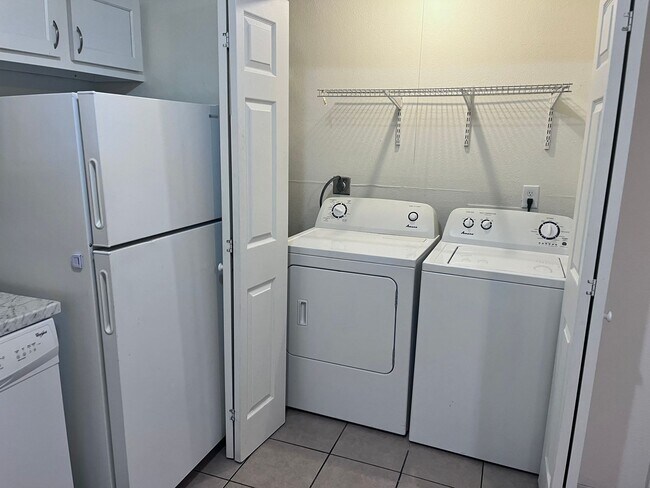 Building Photo - 127 W 45th St