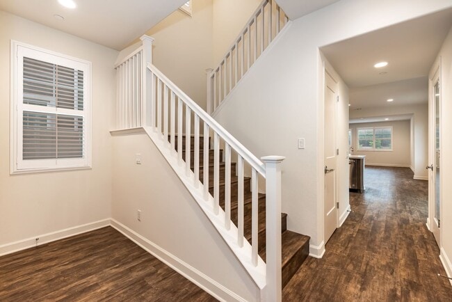 Building Photo - Village at Los Carneros 5 bdrm / 3 bth Home w/ 2-Car Garage and AC!