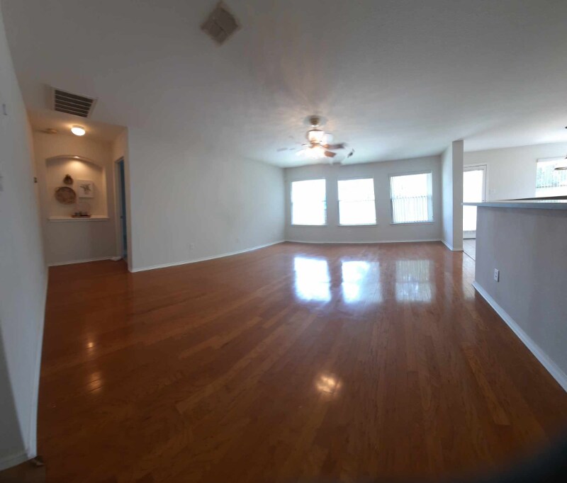 Building Photo - 10207 Timber Country