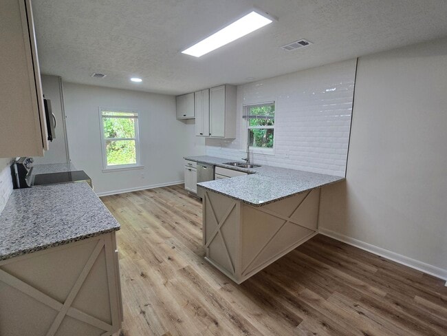 Building Photo - 469 Lawrence Dr