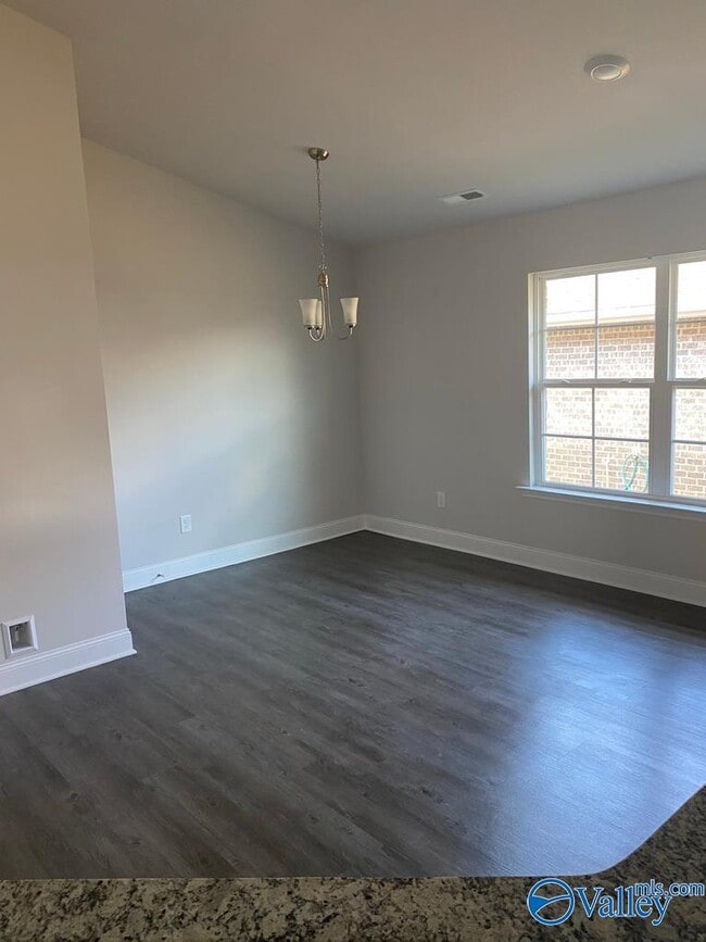 Building Photo - 121 Sorrelweed Dr