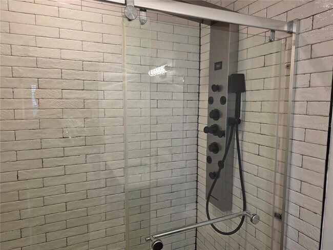 Building Photo - 430 80th Way