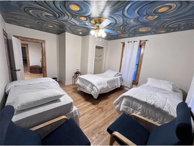 Building Photo - 1211 5th St NE