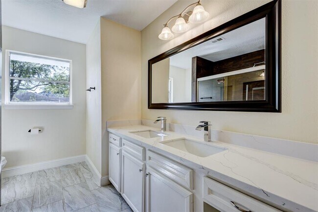 Building Photo - 3403 Linkwood Dr