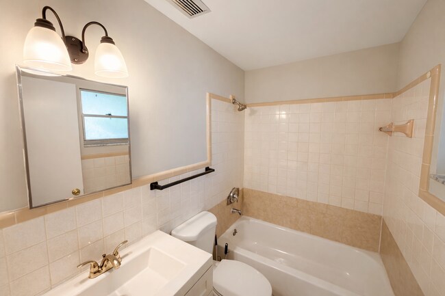 Building Photo - 2068 Franklin St