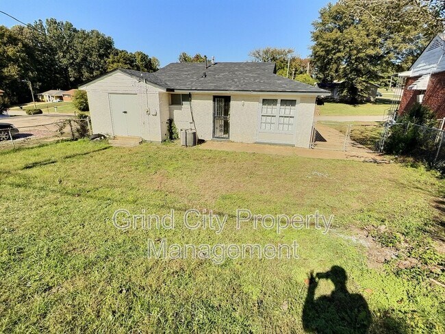 Building Photo - 395 Fairhope Rd