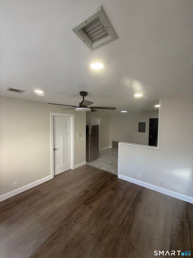 Building Photo - 8-10 S Broad St