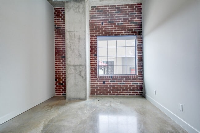 Building Photo - 1111 Studewood St