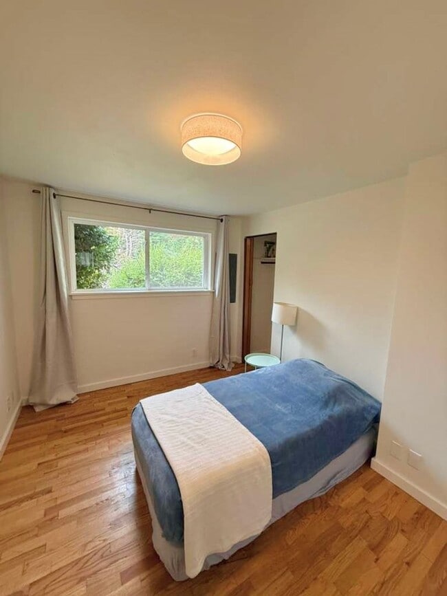 Building Photo - 3 BR West Seattle Home – Cozy and Convenie...