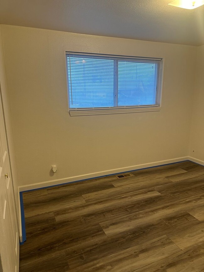 Building Photo - Fully Remodeled Home, Move In Ready! Pet c...