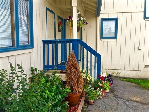Primary Photo - South Anchorage Great two story 2 bed with...