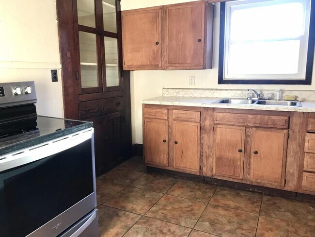 Building Photo - 103 Locust St