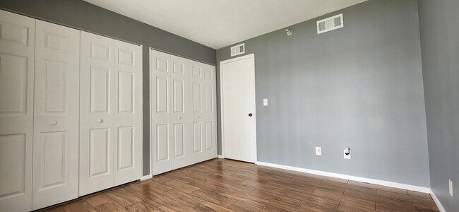Building Photo - 7234 E Bank Dr