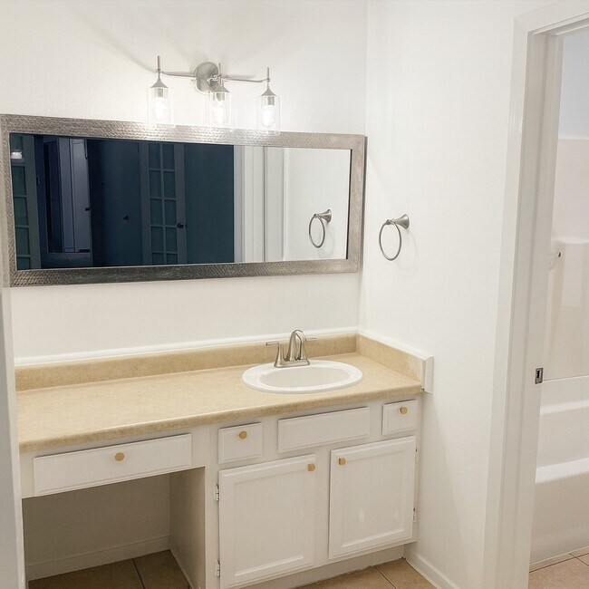 Building Photo - 2503 Ironclad Dr