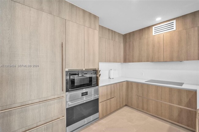 Building Photo - 17550 Collins Ave