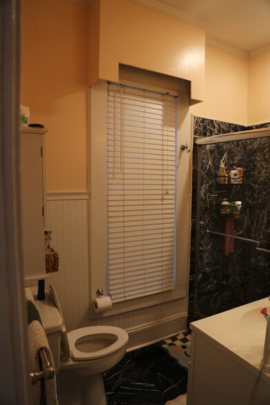 Main Bathroom - 728 Woodson St SE