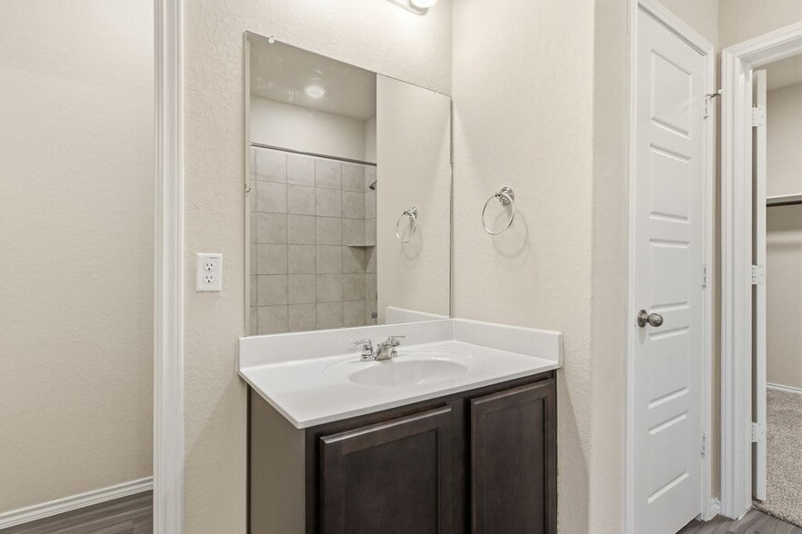 Building Photo - 513 Chelson Hunt
