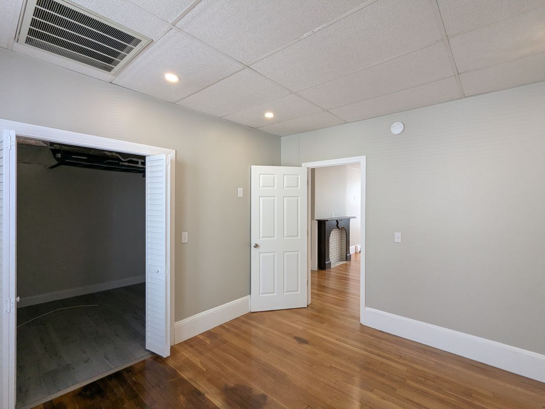 Building Photo - 684 Park Ave