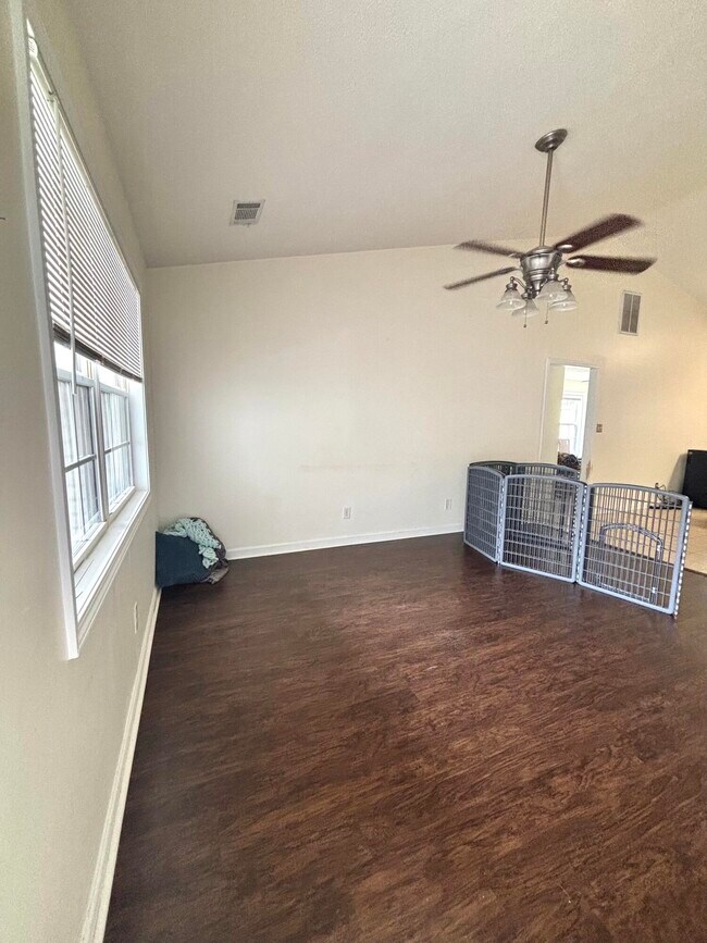 Building Photo - 398 Beryl Dr