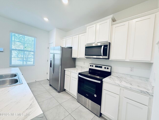 Building Photo - 8334 Zenith Cir