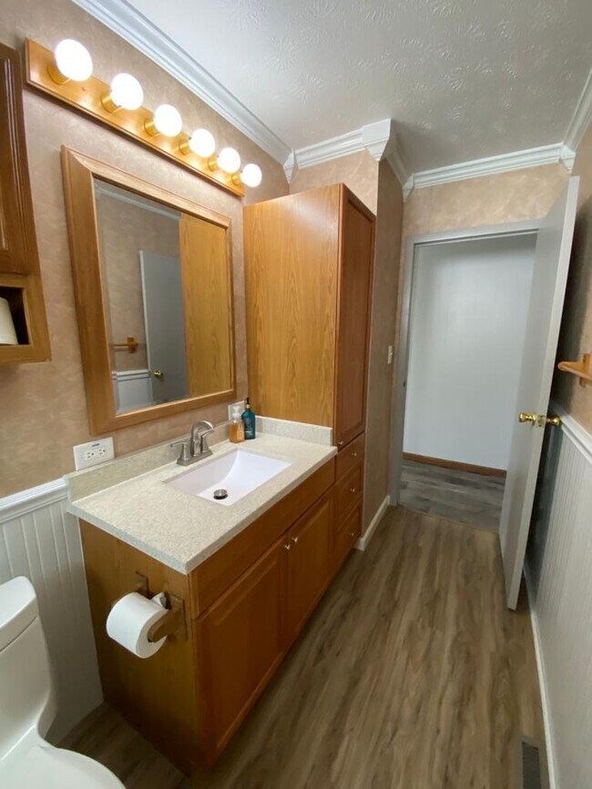 Building Photo - 4370 Circle Dr