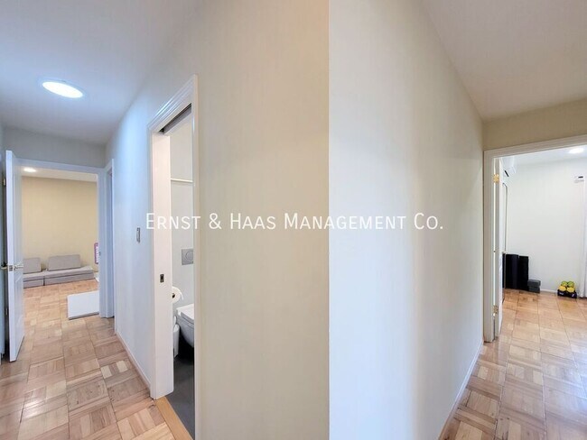 Building Photo - 2054 Pattiz Ave
