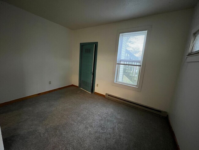 Building Photo - 5 S 63rd Ave W