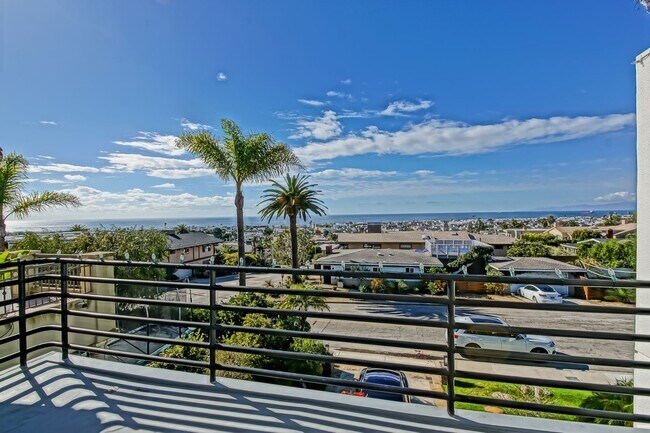 Building Photo - Beautifully Remodeled, 4BR4.5BA Hill Section Home w/ Amazing Panoramic Ocean Views, 3 Decks, Atri...