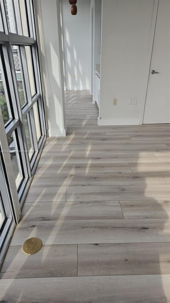 Building Photo - 3451 NE 1st Ave