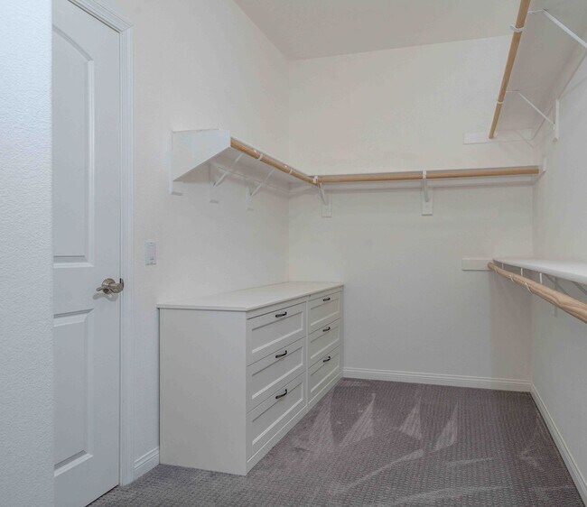 Building Photo - Expansive Portola Springs 4 Bedroom Home
