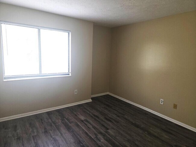 Building Photo - 4240 Village Pkwy Cir E