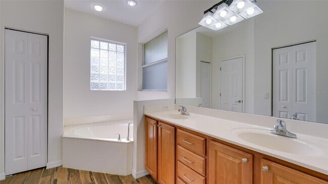 Building Photo - 5279 Lovett Rd