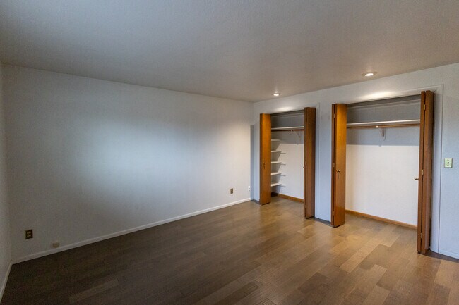 Building Photo - 1132 S Amaya Ave