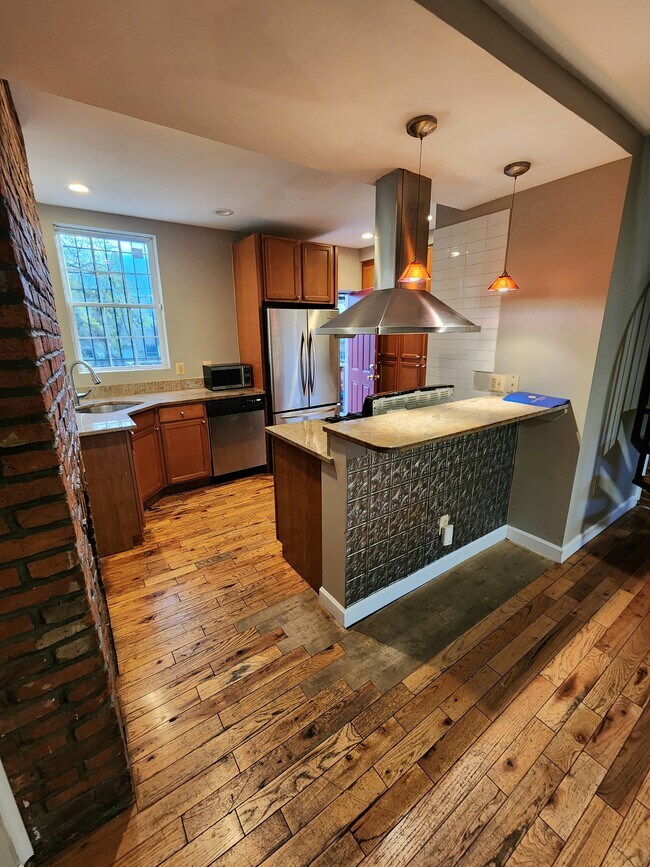 Building Photo - 661 Portland St