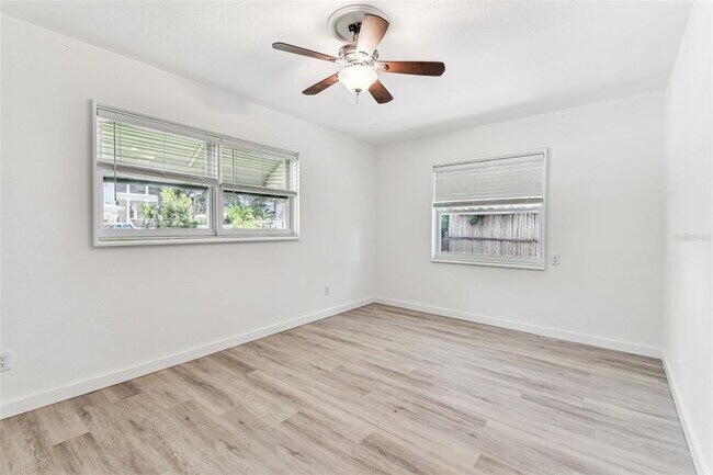 Building Photo - 610 Bosphorous Ave