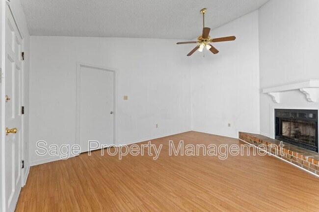 Building Photo - 1142/1144 Willow Creek Dr