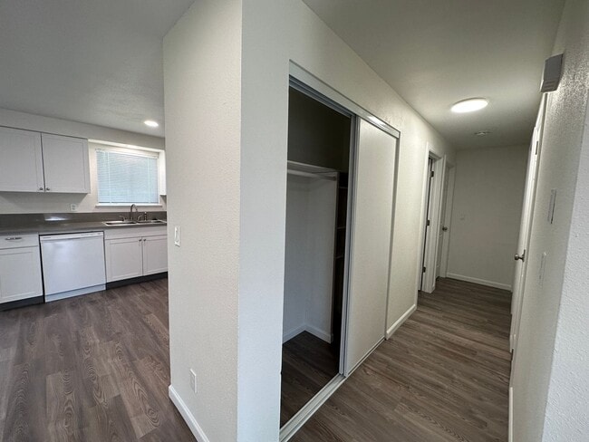 Building Photo - *COMING SOON* 3 Bedroom 1 Bath Single Fami...