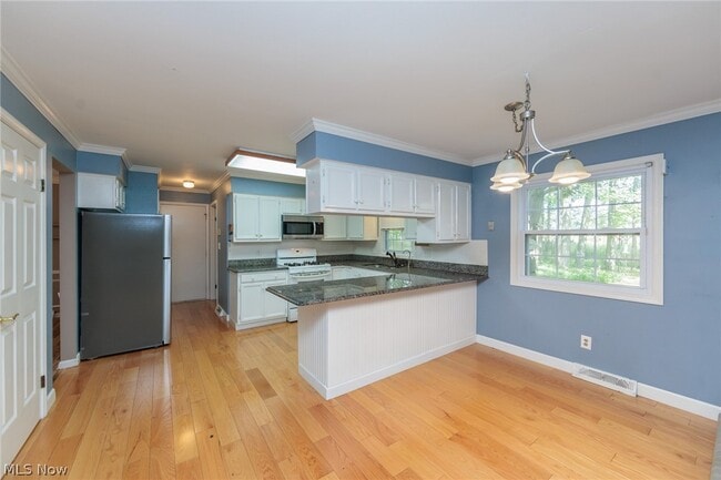 Building Photo - 33403 Cromwell Dr